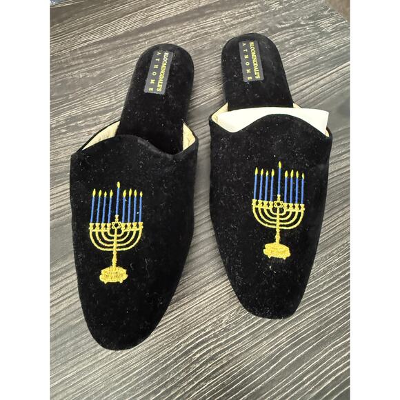 Bloomingdale's Shoes - NWOT Bloomingdale's At Home Menorah Design Slippers Sz. 9